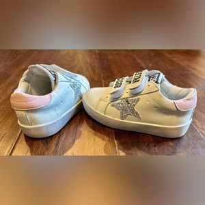 Toddler Silver Glitter Star Sneakers with Pink detail. Size Toddler 6 (UK 23)